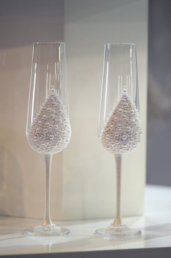 Pearl elegant wedding champagne flutes handmade crystal rhinestones Lebanon buy online Éclat d'Amour collection